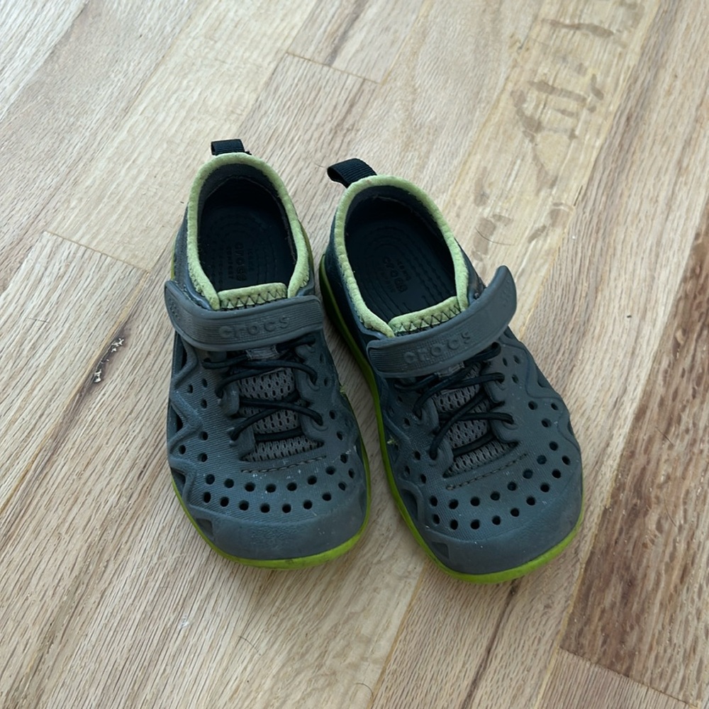 Crocs kids size 10